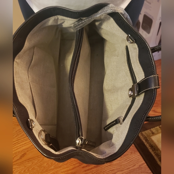 Women's Dooney & Bourke Fabric Logo Satchel Handbag Black Large Size. - Picture 7 of 7